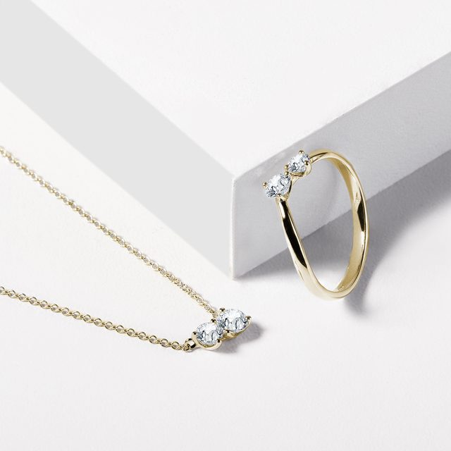 MODERNÍ PRSTÝNEK S BRILIANTY VE ŽLUTÉM ZLATĚ - PRSTENY S DIAMANTY - 