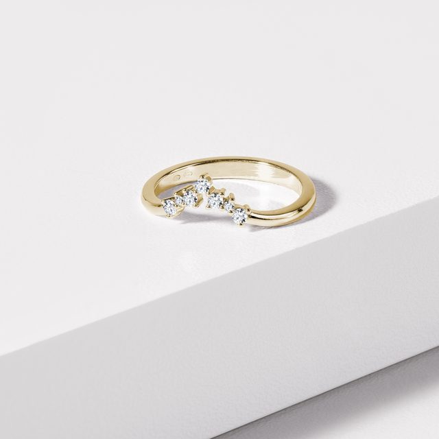 CHEVRON RING WITH SEVEN DIAMONDS IN YELLOW GOLD - WOMEN'S WEDDING RINGS - 