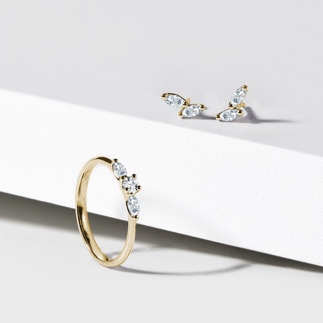 DIAMOND RING WITH MARQUISE CUT DIAMONDS IN YELLOW GOLD - DIAMOND ENGAGEMENT RINGS - 