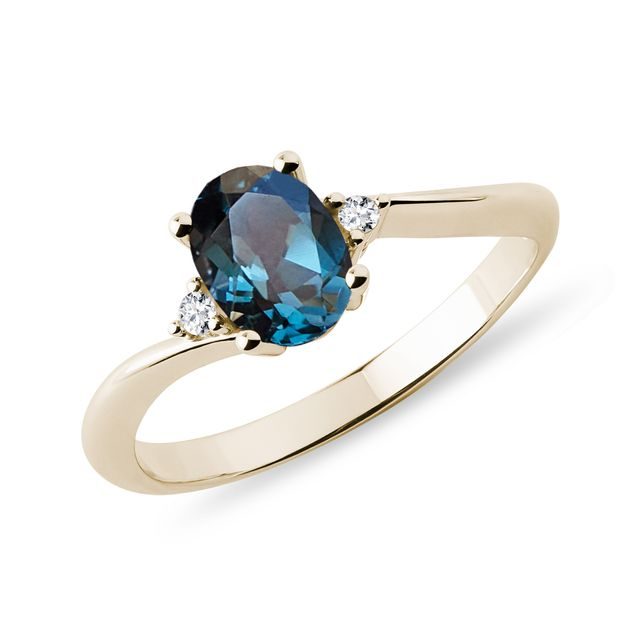 BAGUE EN OR JAUNE AVEC TOPAZE LONDON BLUE ET DIAMANTS - BAGUES EN TOPAZE - BAGUES