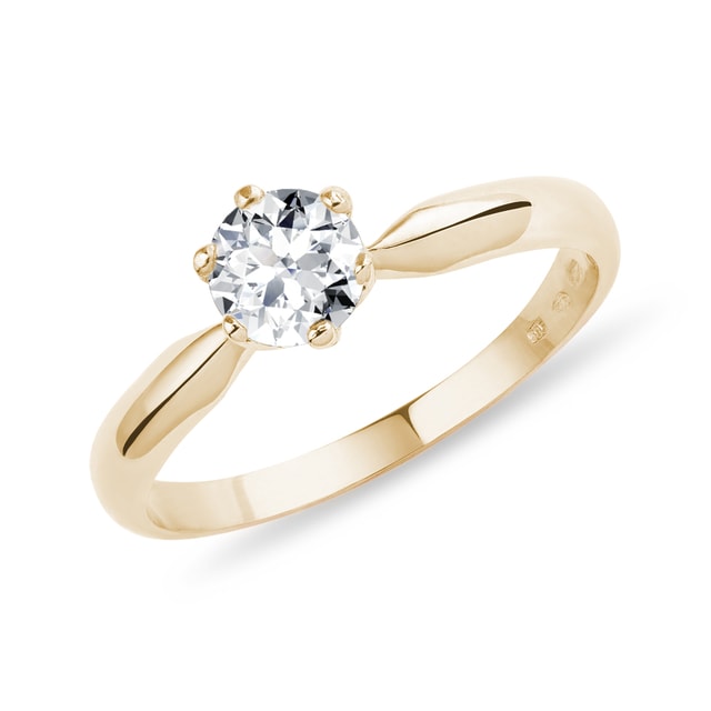 Diamond engagement ring in yellow gold