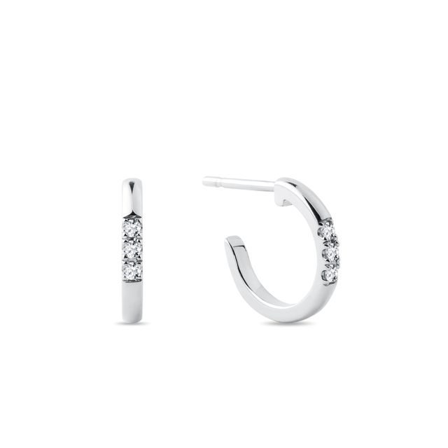 BOUCLES D'OREILLES CRÉOLES EN OR BLANC ET TROIS DIAMANTS - BOUCLES D'OREILLES EN DIAMANT - BOUCLES D'OREILLES