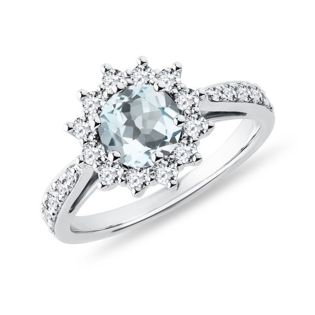 BAGUE EN OR BLANC, AIGUE-MARINE RONDE ET DIAMANTS - BAGUES EN AIGUE-MARINE - BAGUES