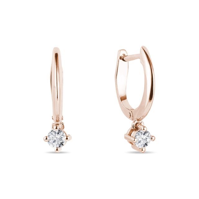 Boucles d'oreilles intéressantes en or rose avec diamants