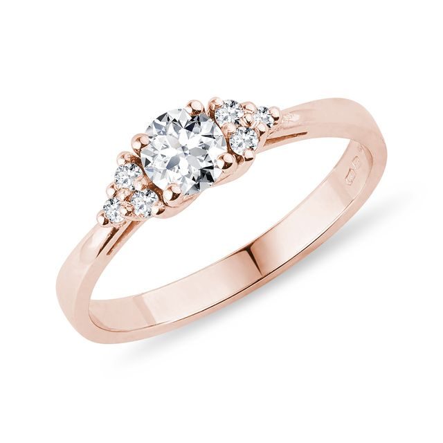 BAGUE DÉLICATE EN OR ROSE AVEC DIAMANTS - BAGUES DE FIANÇAILLES ORNÉES DE DIAMANTS - BAGUES DE FIANÇAILLES