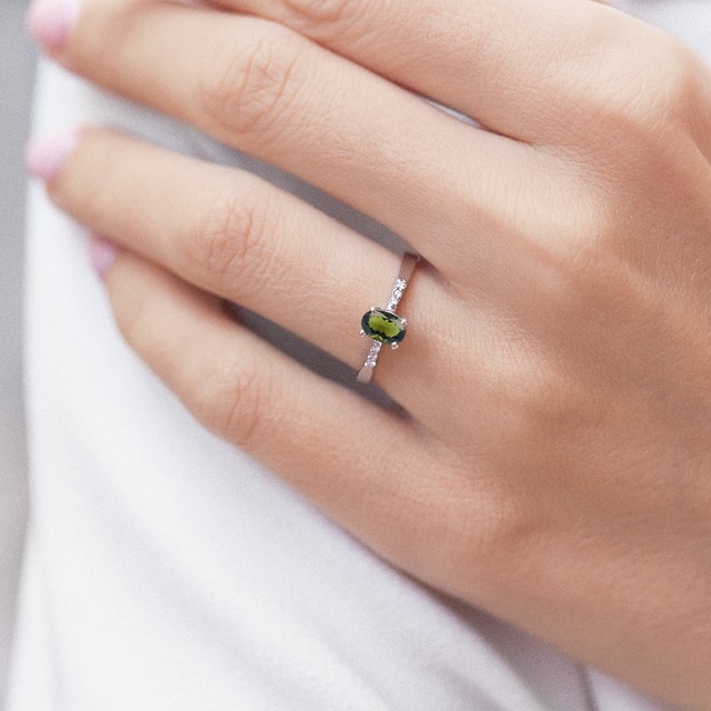 bague en or moldavite bague en or moldavite