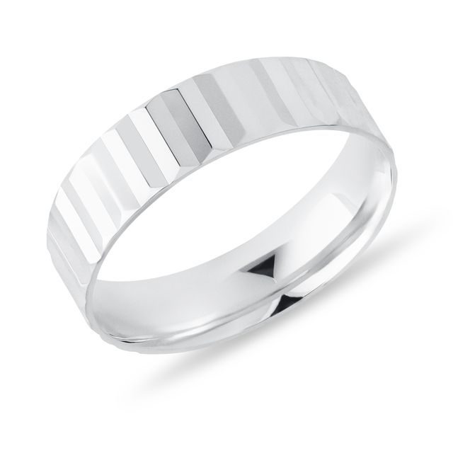 DÁMSKY PRSTEŇ S PLISOVANOU ÚPRAVOU V BIELOM ZLATE - PRSTENE BIELE ZLATO - PRSTENE