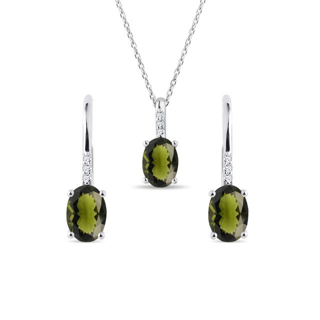 BOUCLES D'OREILLES ET COLLIER EN OR BLANC ET MOLDAVITES - ENSEMBLES DE BIJOUX EN GEMMES - BIJOUX