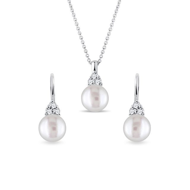 Pearl and Diamond White Gold Jewelry Set