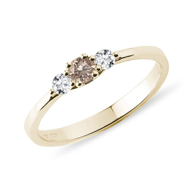 Zlatý prsten s champagne a čirými diamanty