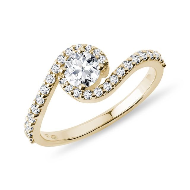 Diamantový prsten vlna ze žlutého zlata