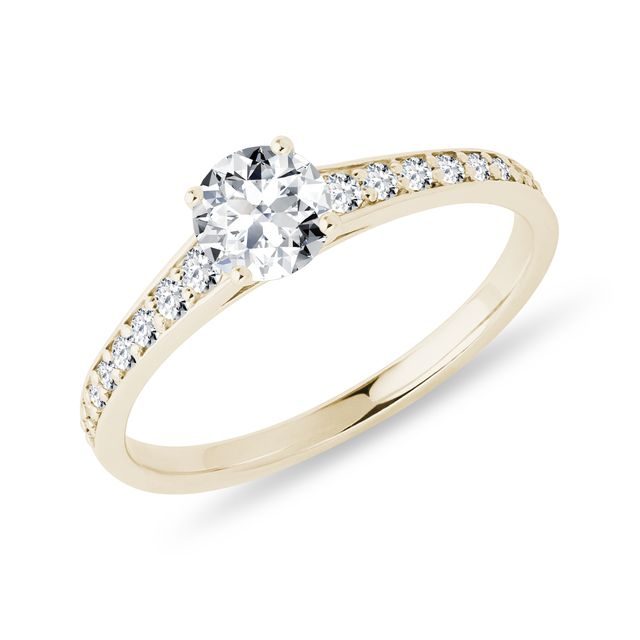 ZÁSNUBNÍ PRSTEN ZE ŽLUTÉHO 14K ZLATA S 0,5CT BRILIANTEM - DIAMANTOVÉ ZÁSNUBNÍ PRSTENY - ZÁSNUBNÍ PRSTENY