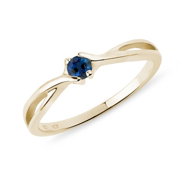 Sapphire ring in yellow gold