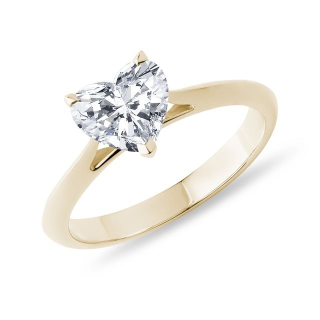 PIERŚCIONEK Z 1,0 KT DIAMENTEM LABORATORYJNYM W KSZTAŁCIE SERCA W ŻÓŁTYM ZŁOCIE - PIERŚCIONKI Z LAB GROWN DIAMENTAMI - PIERŚCIONKI ZARĘCZYNOWE