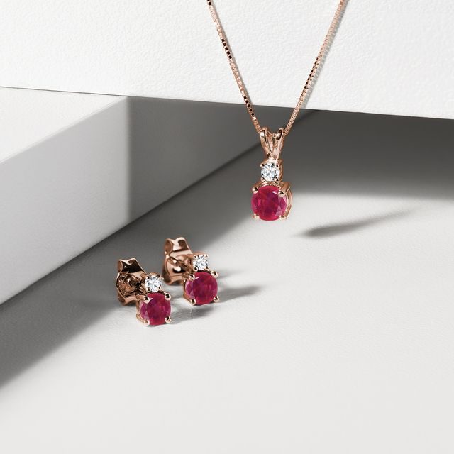 Rubínové náušnice z ružového zlata s diamantmi | KLENOTA