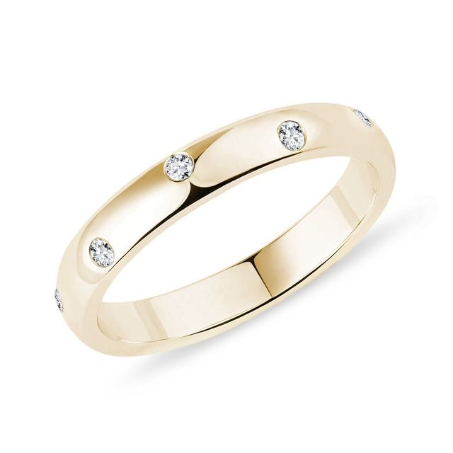 Zlatý prsten s 10 diamanty