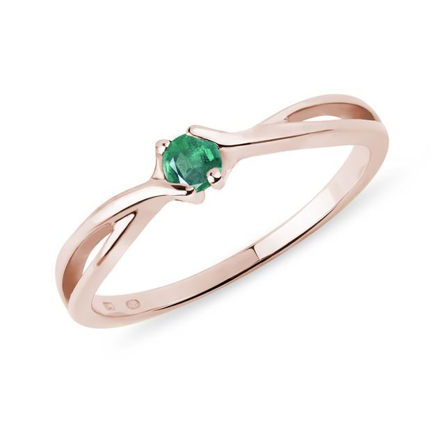 Emerald ring in rose gold