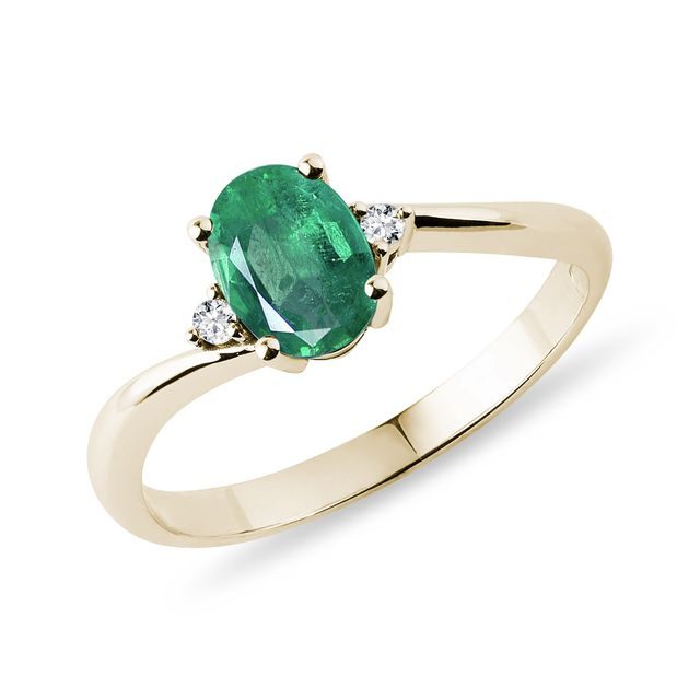 Emerald and diamond ring in 14kt gold