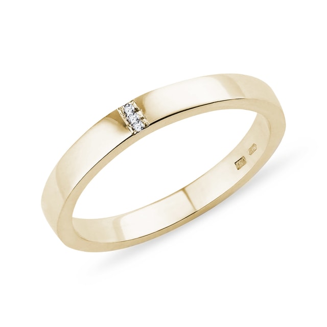 Zlatý snubní prsten s diamanty