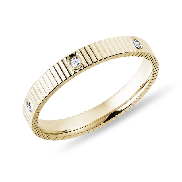 WOMEN'S YELLOW GOLD FLUTED WEDDING BAND WITH 6 DIAMONDS - DIAMOND RINGS - RINGS