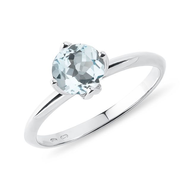 Aquamarine engagement ring in 14k white gold