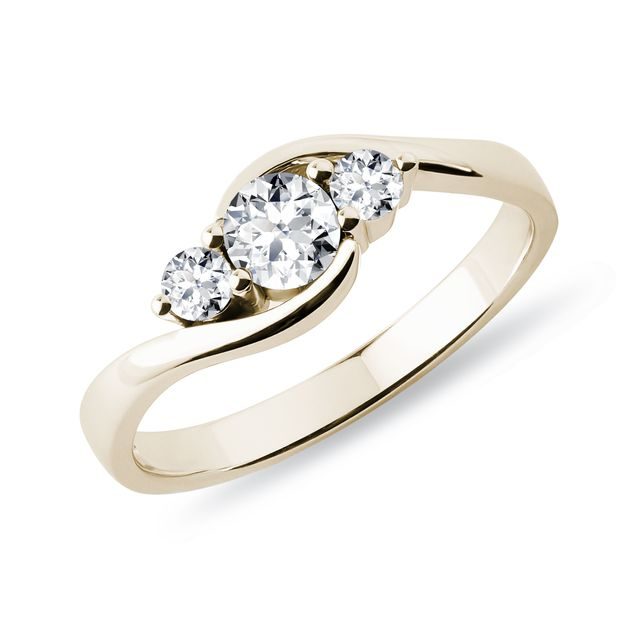 THREE STONE DIAMOND RING IN YELLOW GOLD - DIAMOND ENGAGEMENT RINGS - ENGAGEMENT RINGS