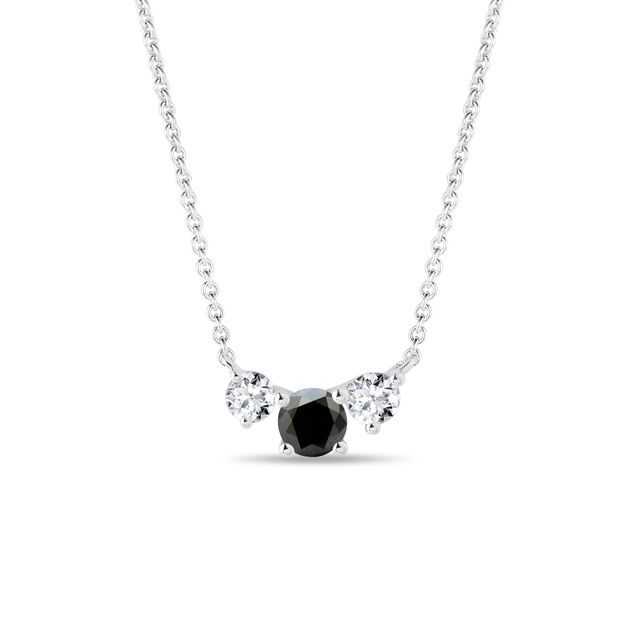 NÁHRDELNÍK S ČERNÝM A BÍLÝMI DIAMANTY V BÍLÉM ZLATĚ - NÁHRDELNÍKY S DIAMANTY - NÁHRDELNÍKY