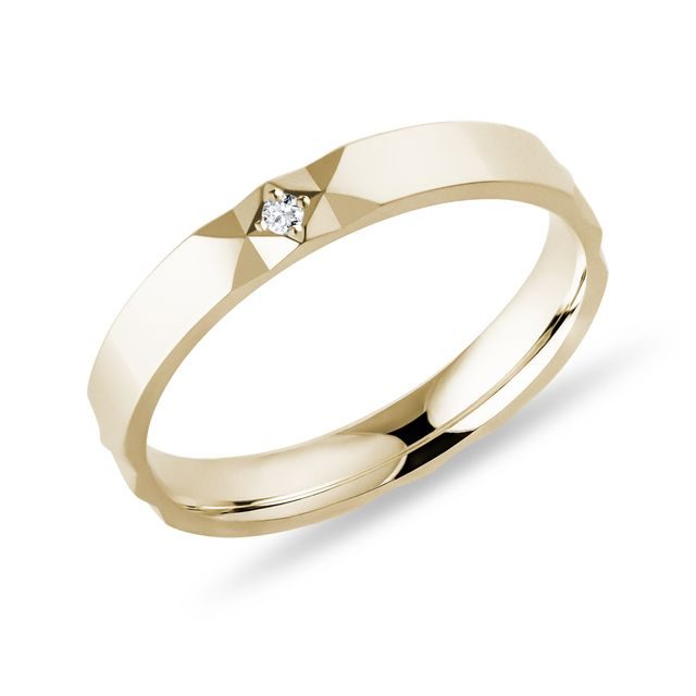 WOMEN'S WEDDING BAND WITH A DIAMOND IN YELLOW GOLD - DIAMOND RINGS - RINGS