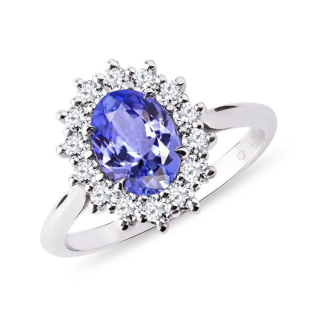 Ring with tanzanite and diamonds in white gold