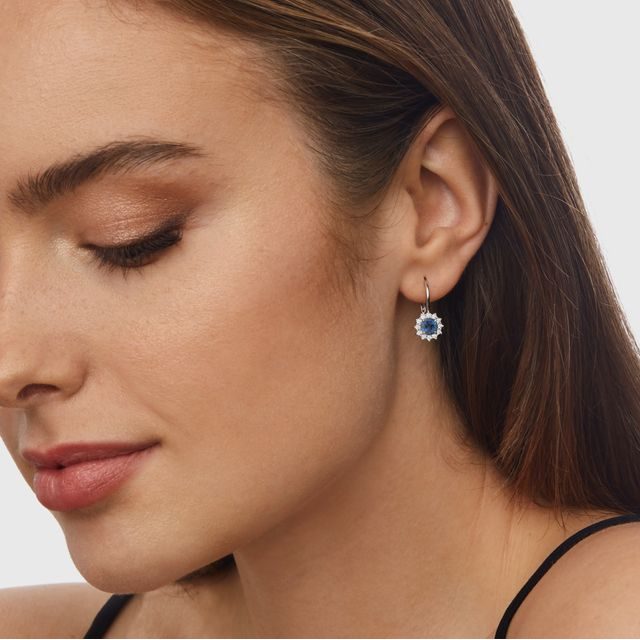 Ohrringe mit runden Saphiren und Diamanten aus Weißgold | KLENOTA