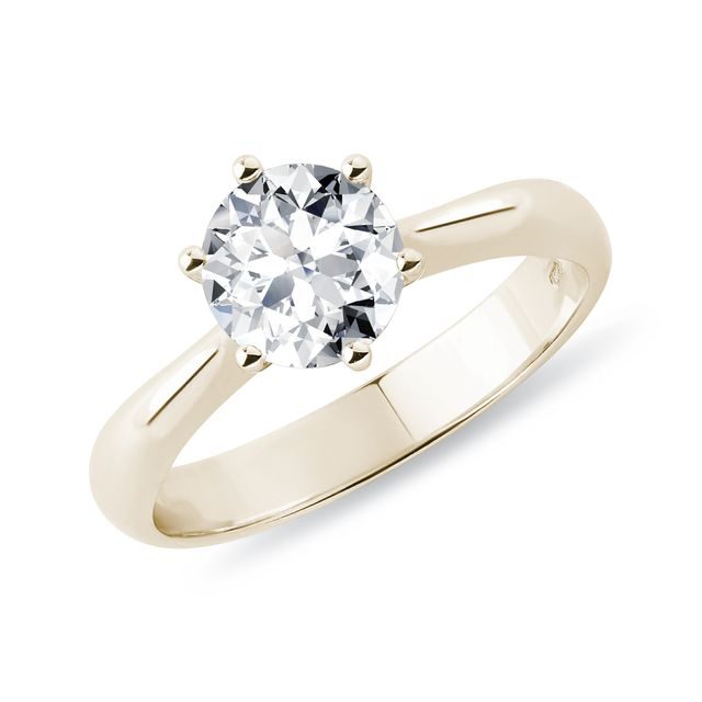 RING MIT 1 CT LABORDIAMANT IN GELBGOLD - RINGE MIT LAB GROWN DIAMANTEN{% if zbozi.kategorie.adresa_nazvy[0] != zbozi.kategorie.nazev %} - VERLOBUNGSRINGE{% endif %}