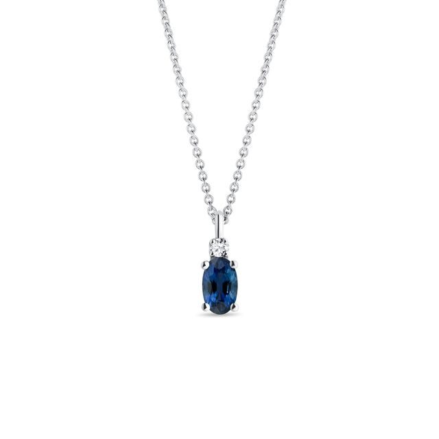 COLLIER EN OR BLANC ORNÉ D'UN SAPHIR OVALE ET D'UN DIAMANT - COLLIERS AVEC SAPHIR - COLLIERS