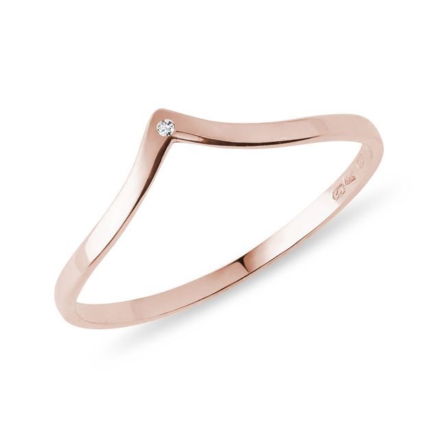 Ring of pink gold with diamond