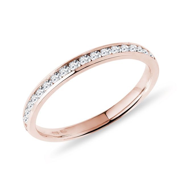 Zarter Ring aus Roségold mit Diamant