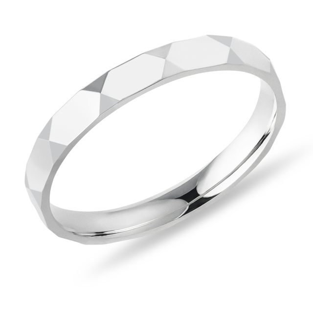 PÁNSKA SVADOBNÁ OBRÚČKA Z BIELEHO ZLATA S FAZETAMI - SVADOBNÉ OBRÚČKY PÁNSKE - SVADOBNÉ OBRÚČKY