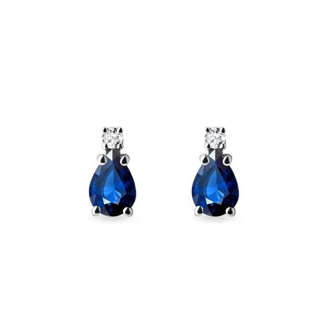 BOUCLES D'OREILLES EN OR BLANC AVEC SAPHIRS TAILLE POIRE ET DIAMANTS - BOUCLES D'OREILLES EN SAPHIR - BOUCLES D'OREILLES