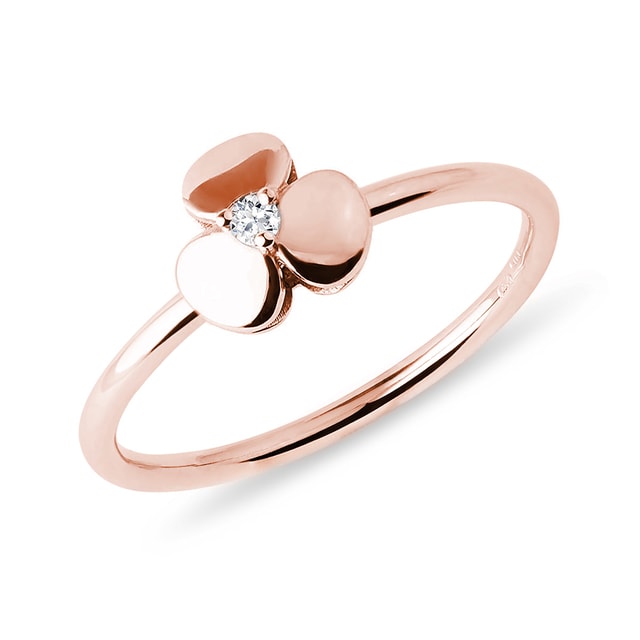 Prsten z růžového zlata s trojlístkem a diamantem