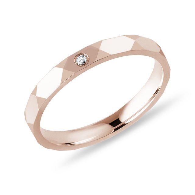 DÁMSKÝ SNUBNÍ PRSTEN S BRILIANTEM V RŮŽOVÉM ZLATĚ - PRSTENY S DIAMANTY - PRSTENY
