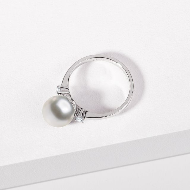 Akoya Pearl and Diamond Ring in White Gold | KLENOTA