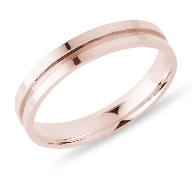 PÁNSKÝ PRSTEN S RYTOU DRÁŽKOU V RŮŽOVÉM ZLATĚ - PÁNSKÉ SNUBNÍ PRSTENY - SNUBNÍ PRSTENY