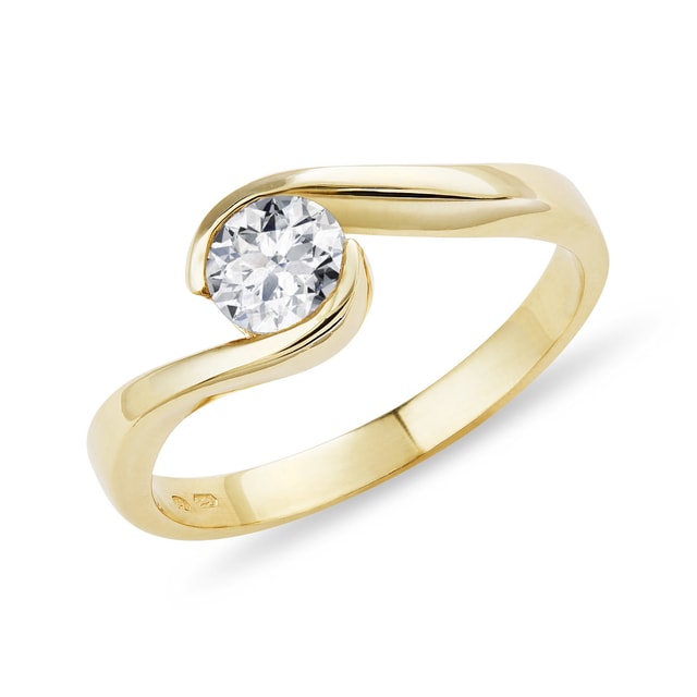 Gold engagement ring with diamond