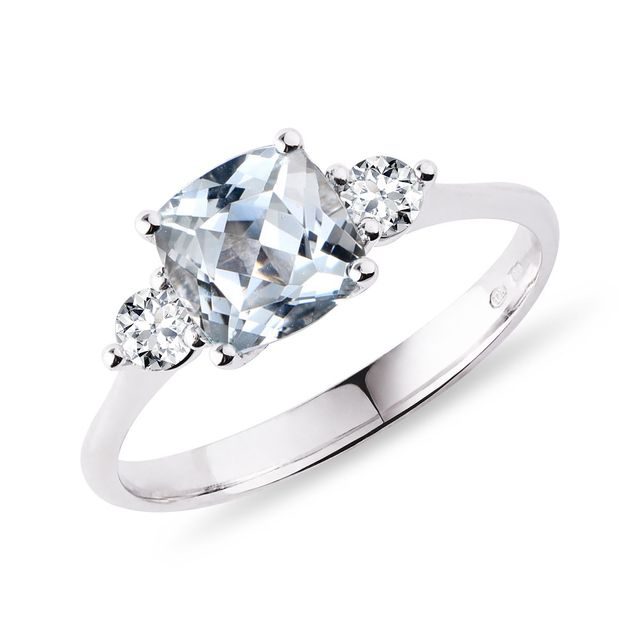 Aquamarine and diamond ring in white gold