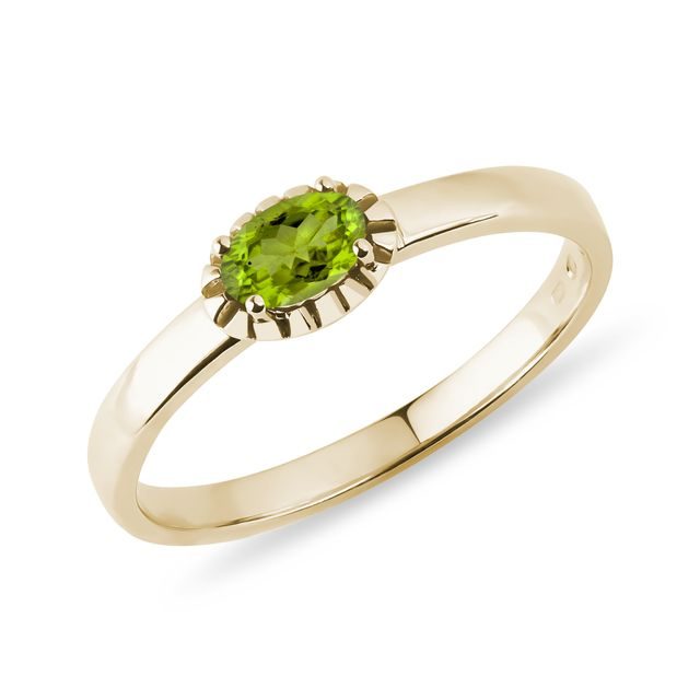 Oval olivine ring in yellow gold