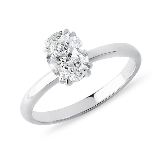 PRSTEŇ Z BIELEHO ZLATA S OVÁLNYM LAB GROWN DIAMANTOM - PRSTENE S LAB-GROWN DIAMANTMI - ZÁSNUBNÉ PRSTENE