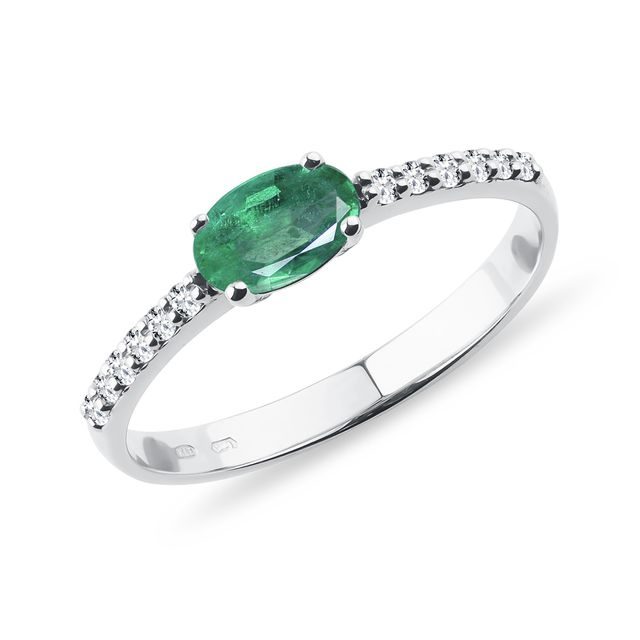Green Emerald Ring with Diamonds in White Gold