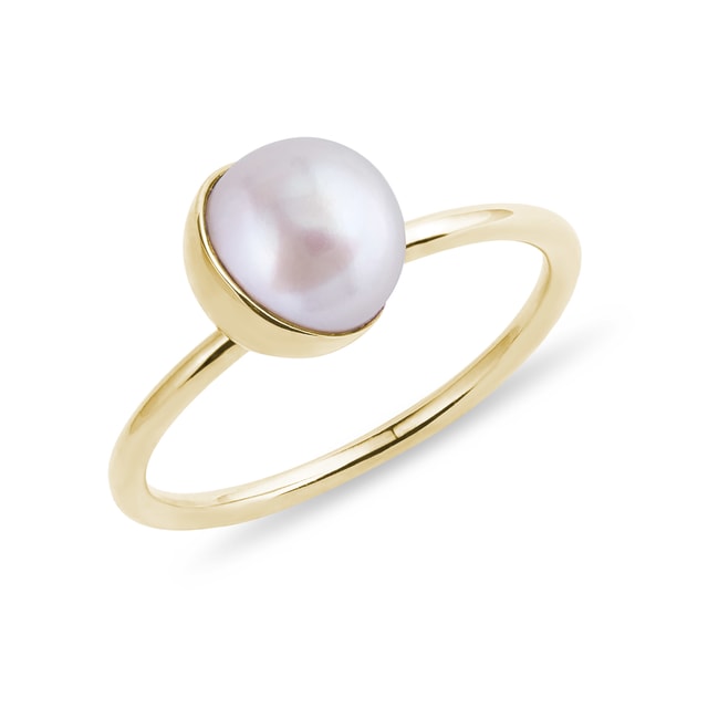 Prsten ze žlutého zlata s bílou perlou