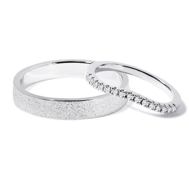 Diamond wedding ring set in white gold