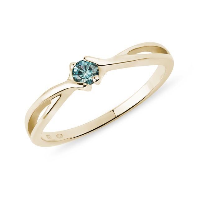 Blue diamond ring in yellow gold