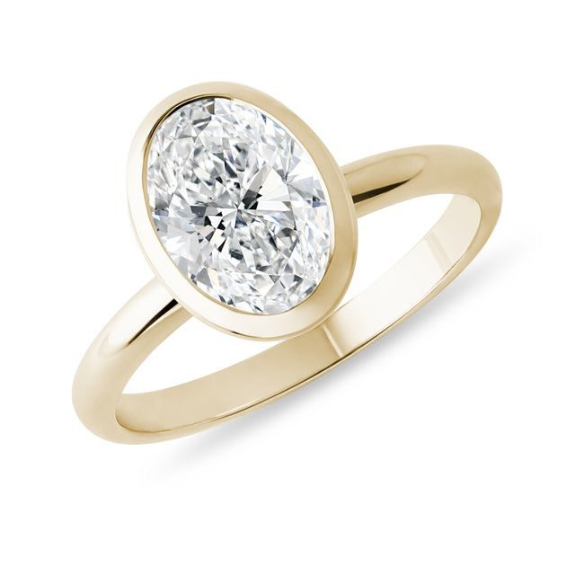 STRIKING YELLOW GOLD OVAL DIAMOND RING - RINGS WITH LAB-GROWN DIAMONDS - ENGAGEMENT RINGS