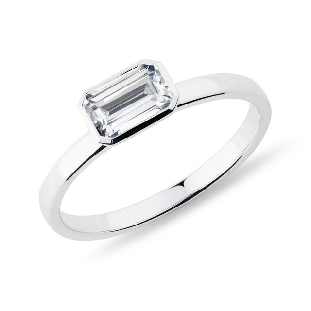 EMERALD CUT DIAMOND RING IN WHITE GOLD - RINGS WITH LAB-GROWN DIAMONDS - ENGAGEMENT RINGS